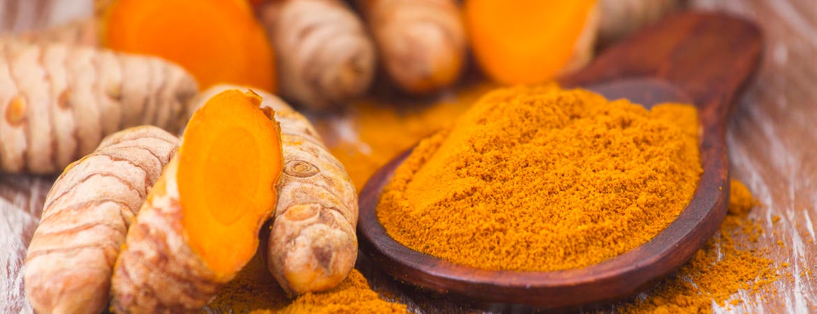 Turmeric roots and powder