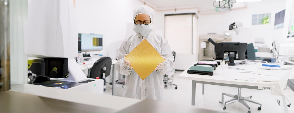 Wafer scale computer chip