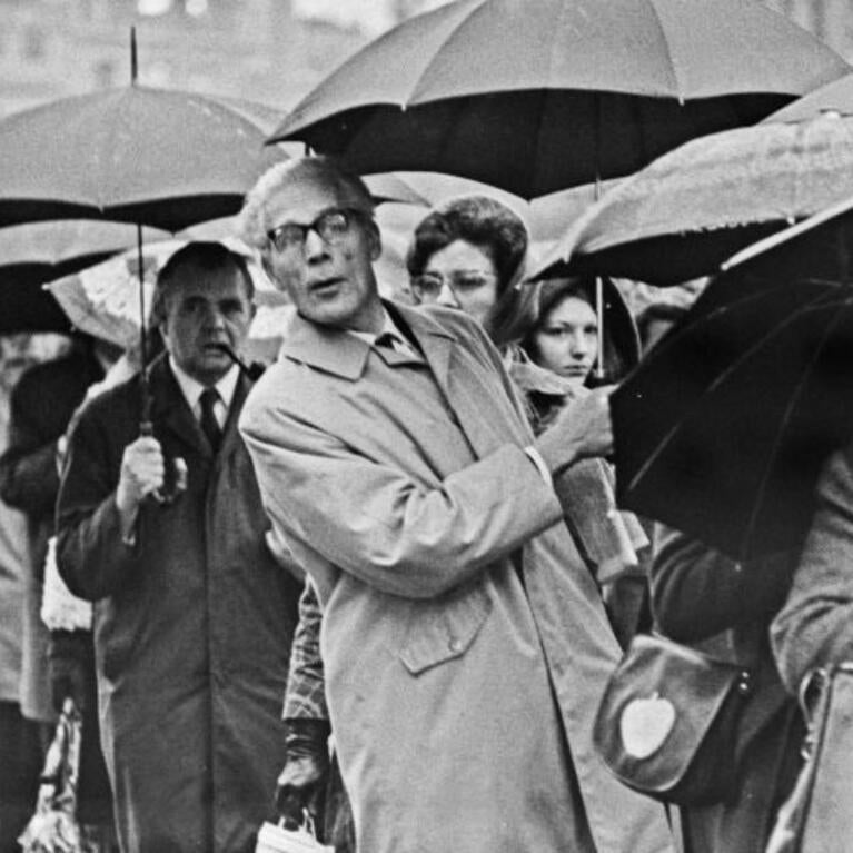 impatience queue of bus riders