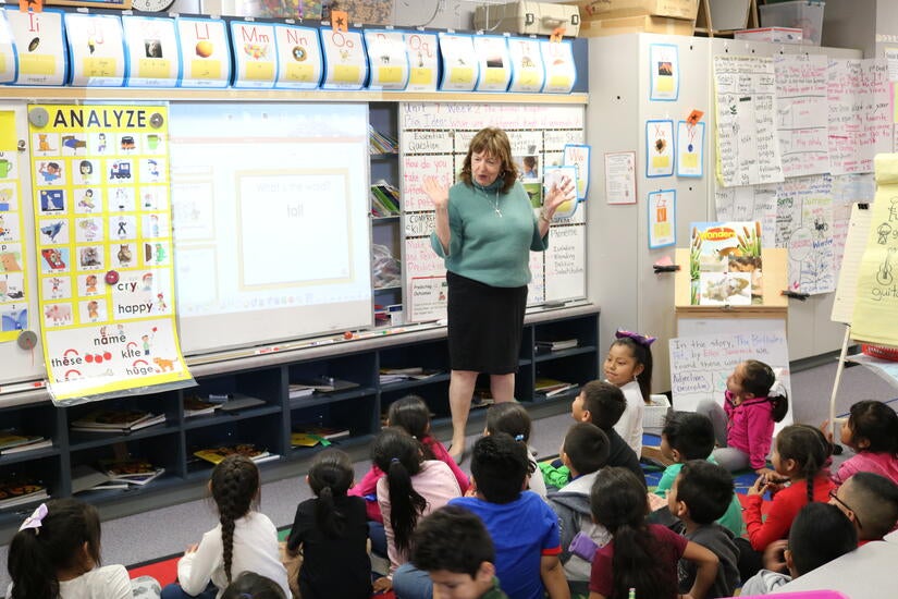 UCR researcher Linda Navarrette interacts with students in March 2020. (UCR/Sandra Baltazar Martínez)