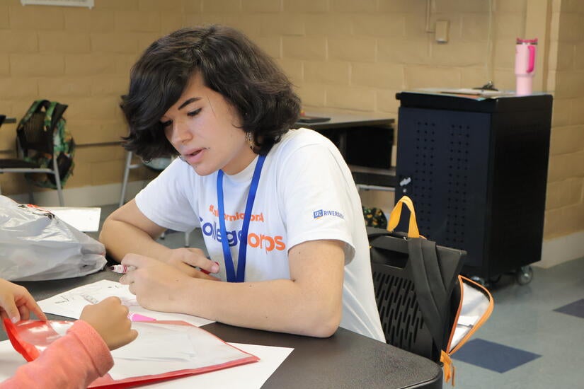 A UCR College Corps fellow tutors at a local school. (UCR)
