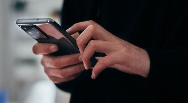 smartphone (c) Jonas Leupe unsplash