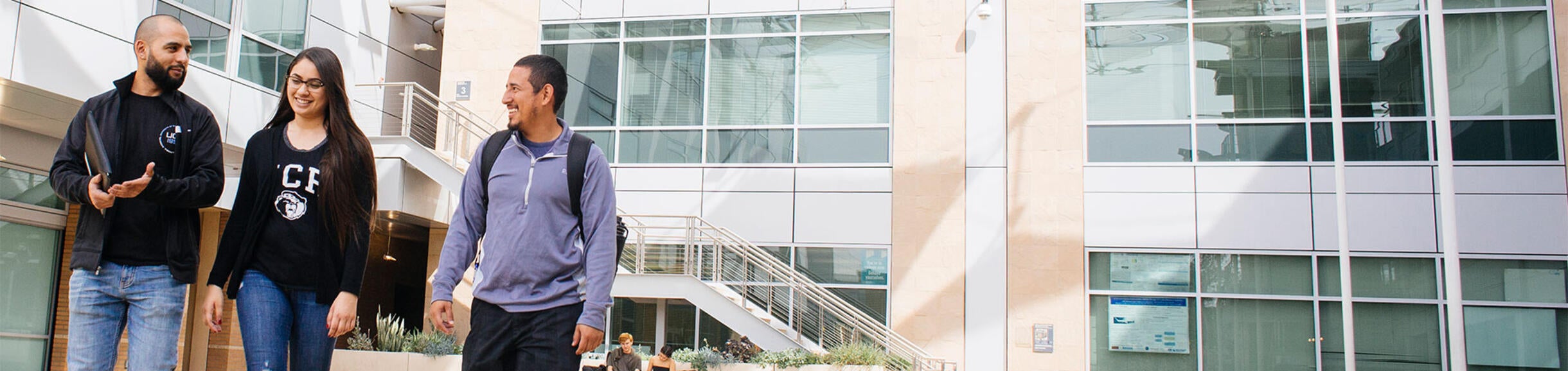 students walking on UCR Campus (c) UCR/Stan Lim