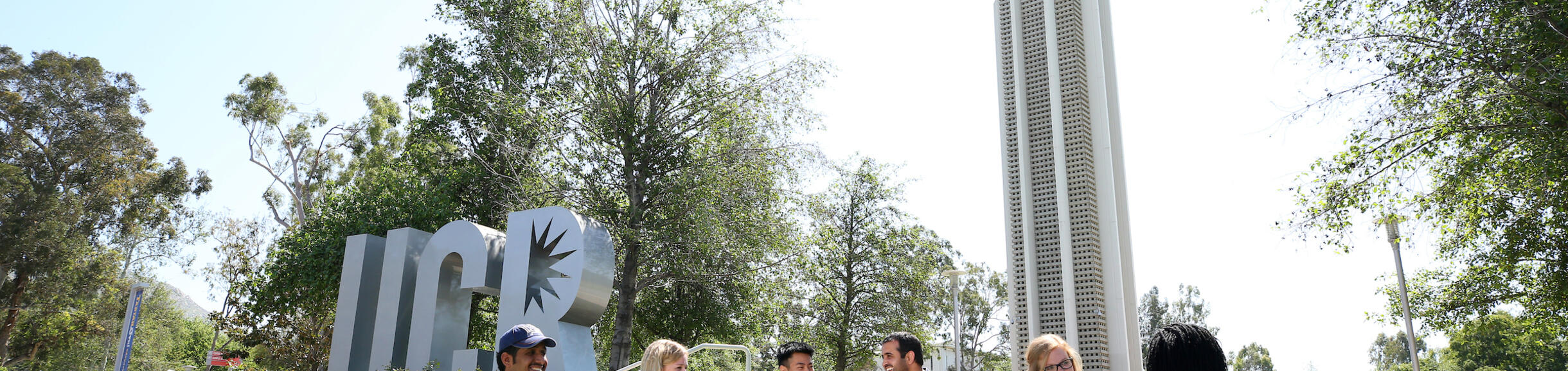picture of students infront of UCR sign and bell tower
