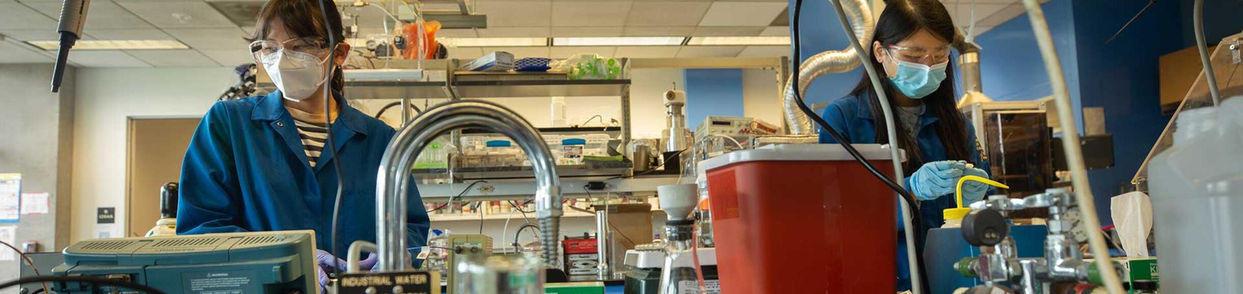 students in Zacharia Lab