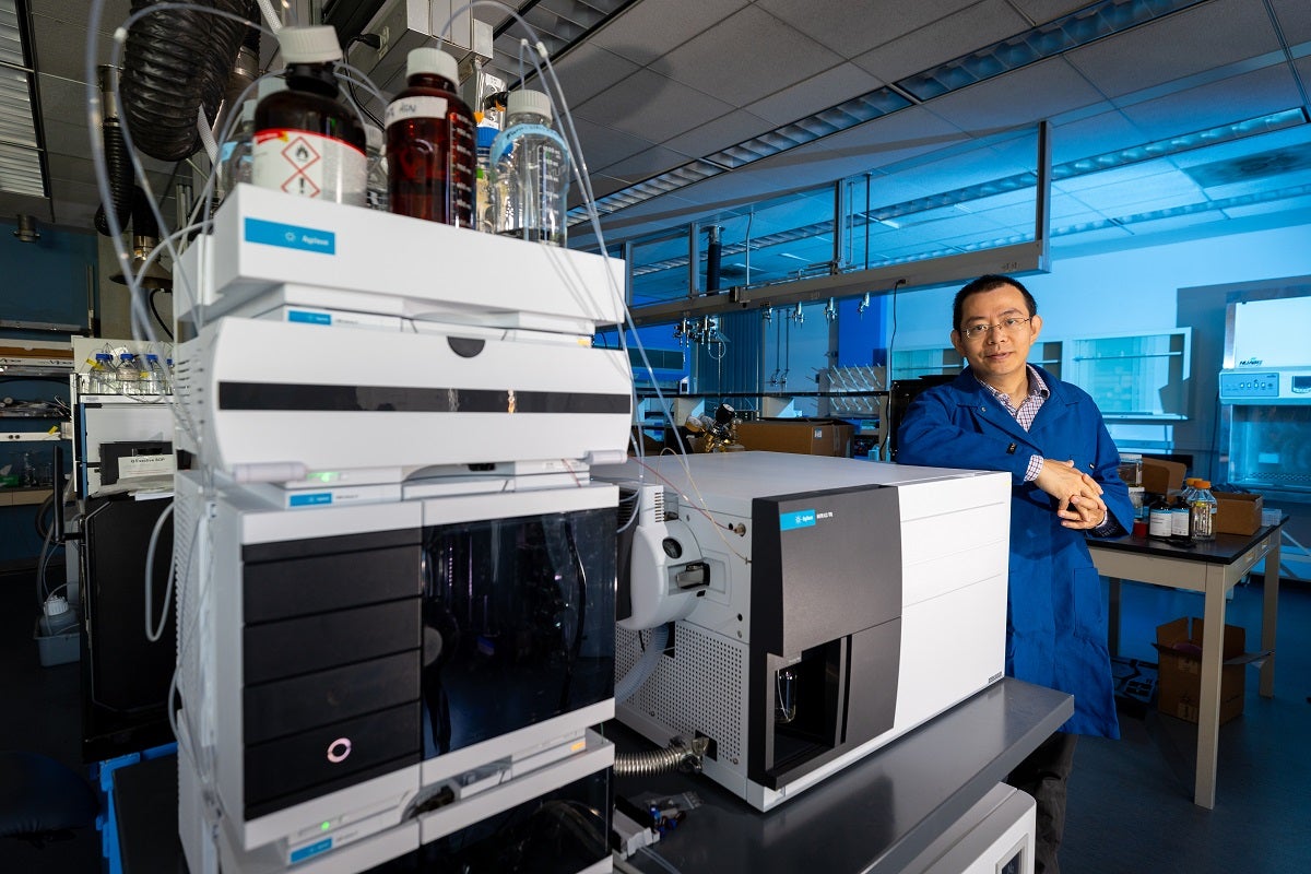 Jinyong Liu in his lab