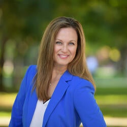 joanna_van_brocklin headshot