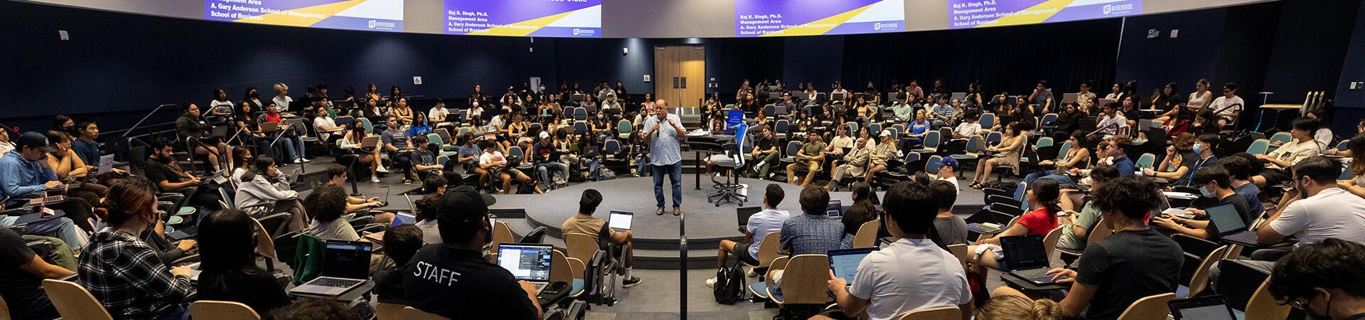 Assemblyman Jose Medina speaks to students in lecture hall at the Student Success Center